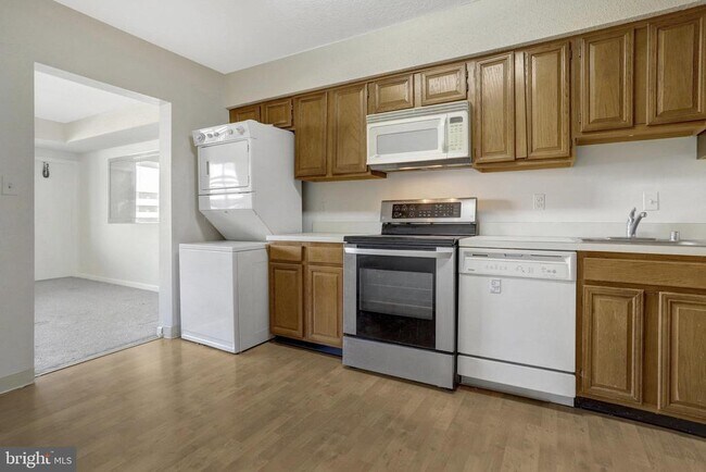 Building Photo - 3709 S George Mason Dr