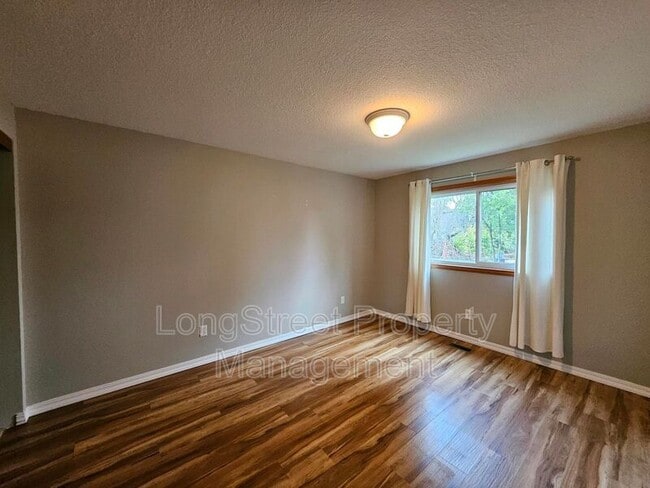 Building Photo - 5030 NE Roselawn St