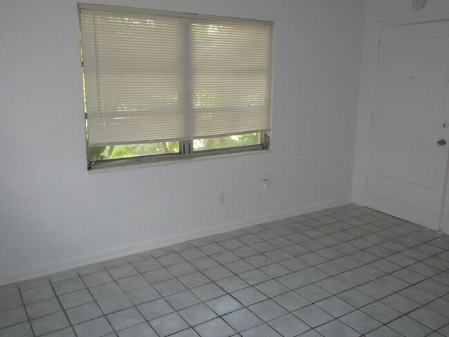 Building Photo - 4930 Victoria Dr