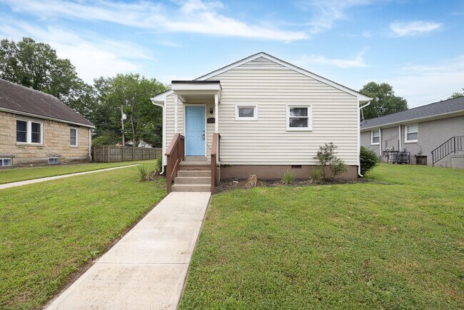 Building Photo - 220 W 31st St