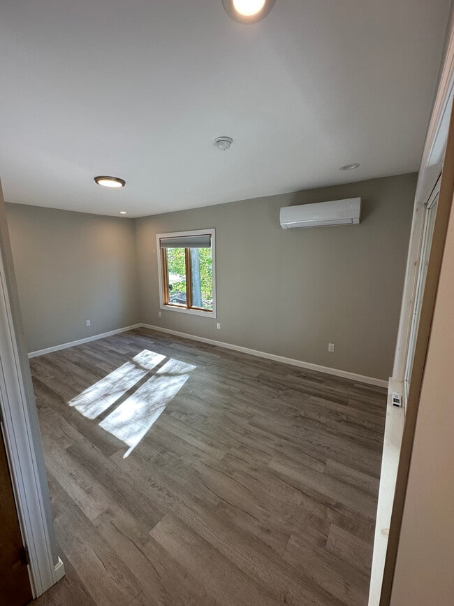 4th Bedroom/extra room - 28 Center St