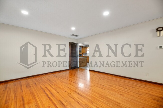 Building Photo - 614 N Brownthrush Ln