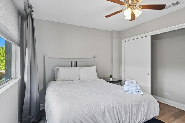 Building Photo - 3645 Peachtree Rd NE