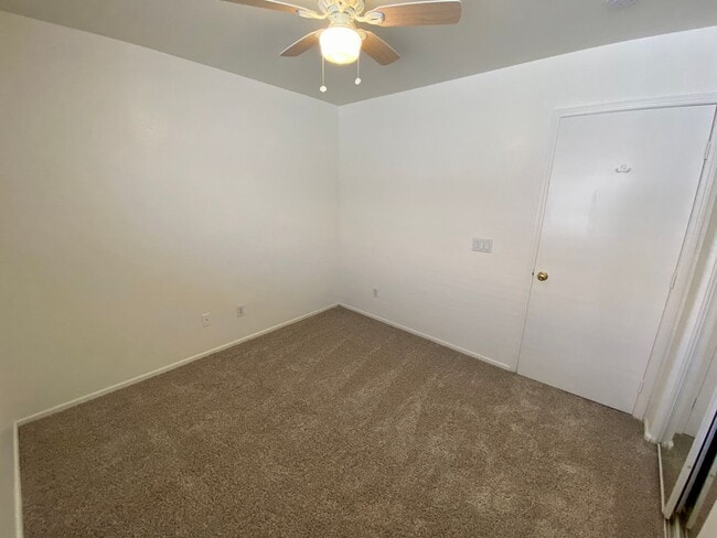 Building Photo - MOVE IN SPECIAL 3 Bed 2 Bath Corner Lot