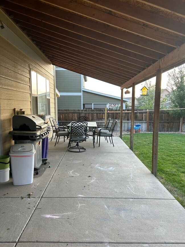 Building Photo - Welcome to your new home!  3 beds, 2.5 bat...
