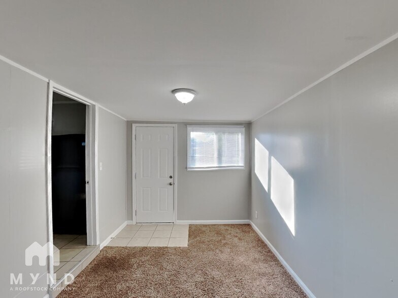 Building Photo - 3049 Bluefield Dr