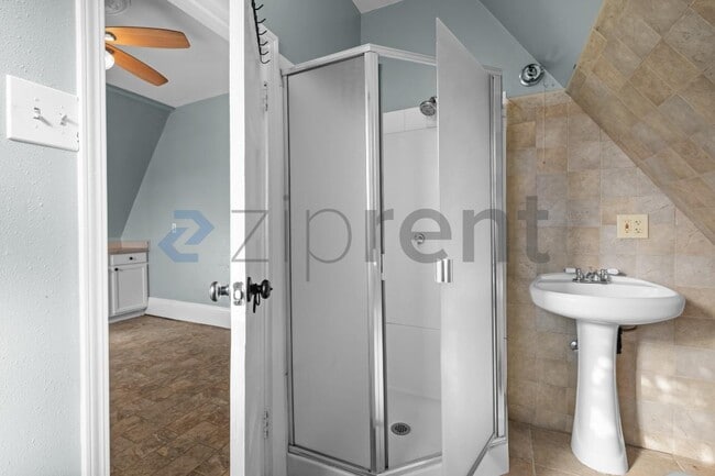 Building Photo - 827 Georgia St