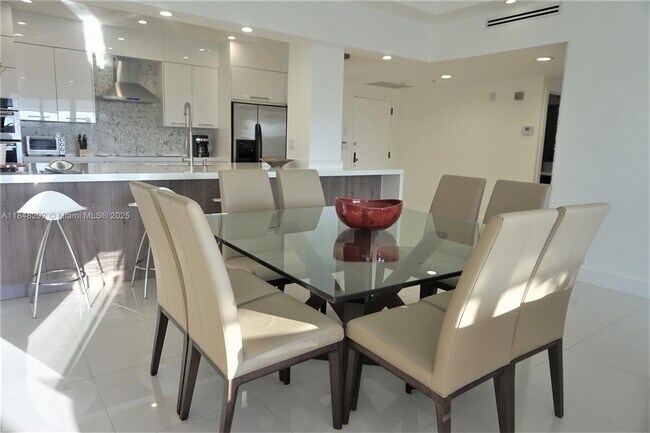 Building Photo - 251 Crandon Blvd