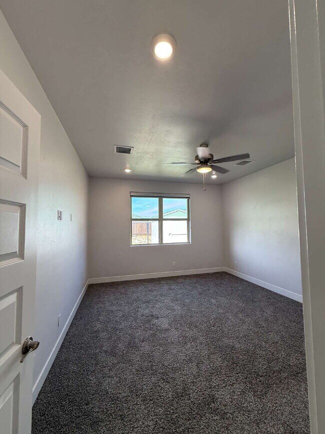 Building Photo - Modern retreat with room to grow. Everything you need in the heart of the Westside. Ready to move...
