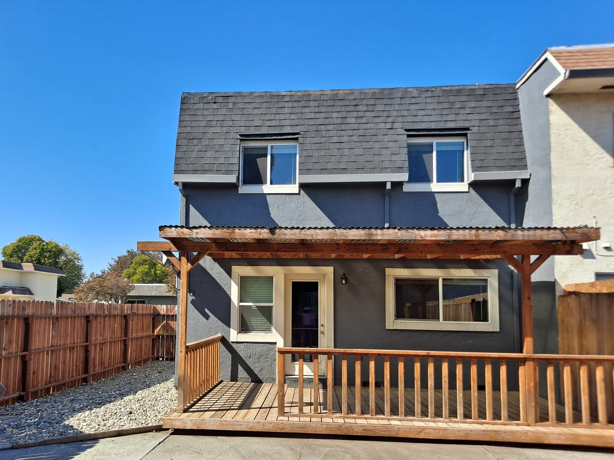 Building Photo - 2464 Beaufort Dr