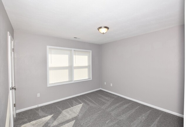 Building Photo - 4 BEDROOM HOME LOCATED IN SOUTH CHESEPEAKE. MUST SEE !!!!!!!!!!!