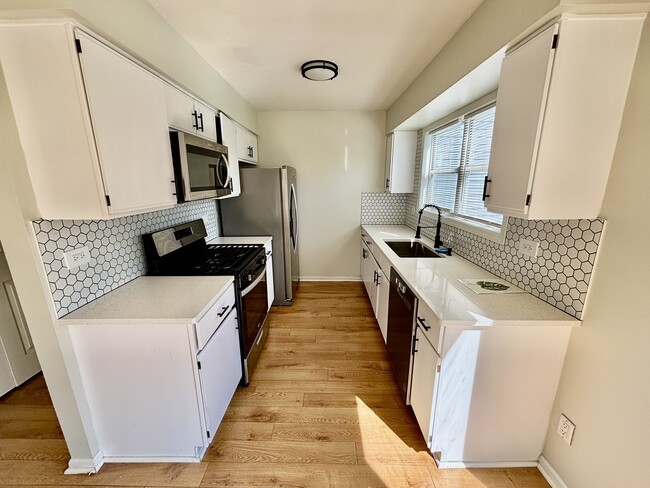 Building Photo - 1278 Robin Dr