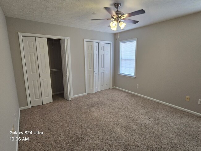 Building Photo - 3 Bedroom, 2 bath house with a bonus room and one car garage.