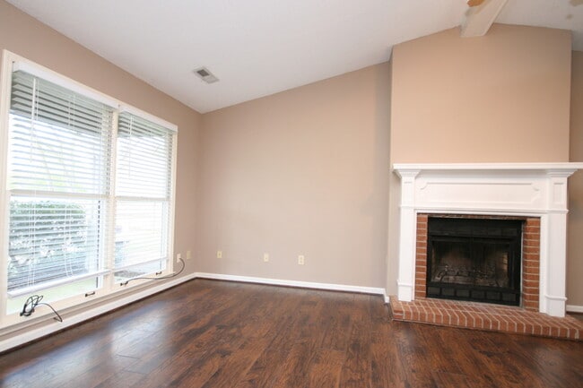 Building Photo - 15125 Balsam Dr SE