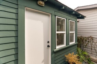 Building Photo - 126 1/2 Franklin Ct