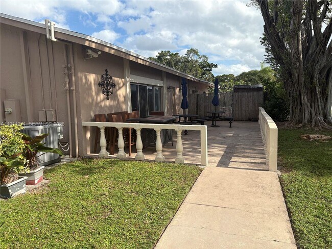 Building Photo - 1040 NW 80th Ave