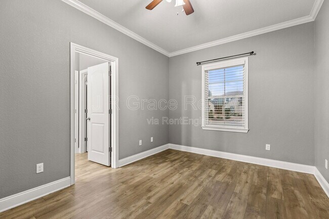 Building Photo - 19 N Shore Cir