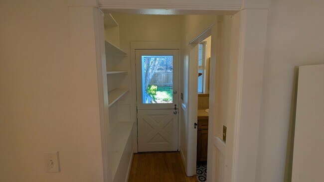 Building Photo - 816 Addison St