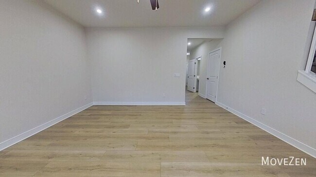 Building Photo - 208 Lograto Ln