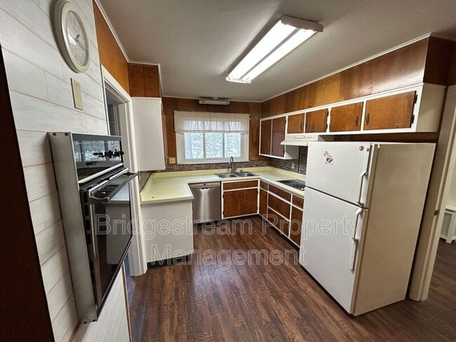 Building Photo - 7155 Meeker Rd