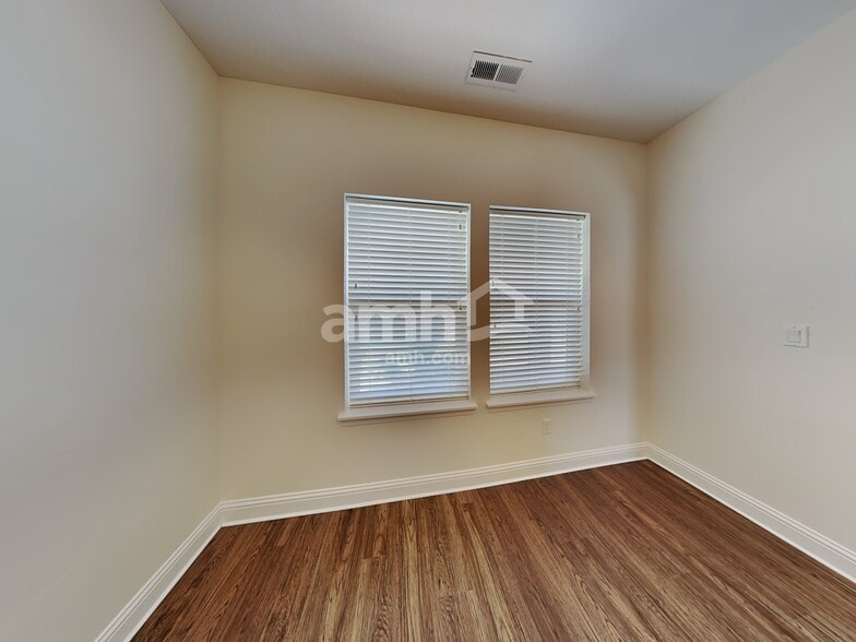 Building Photo - 57 S Lancaster Dr