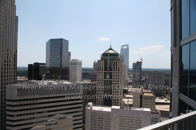 Building Photo - Fabulous Uptown View from 33rd Story Suite