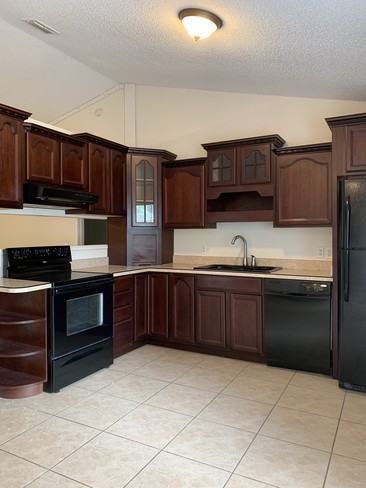 Building Photo - 1077 Shady Hollow Dr