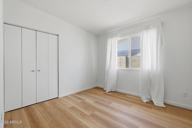 Building Photo - 2428 E La Jolla Dr