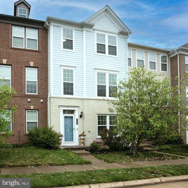 Primary Photo - 328 Pink Azalea Terrace SE