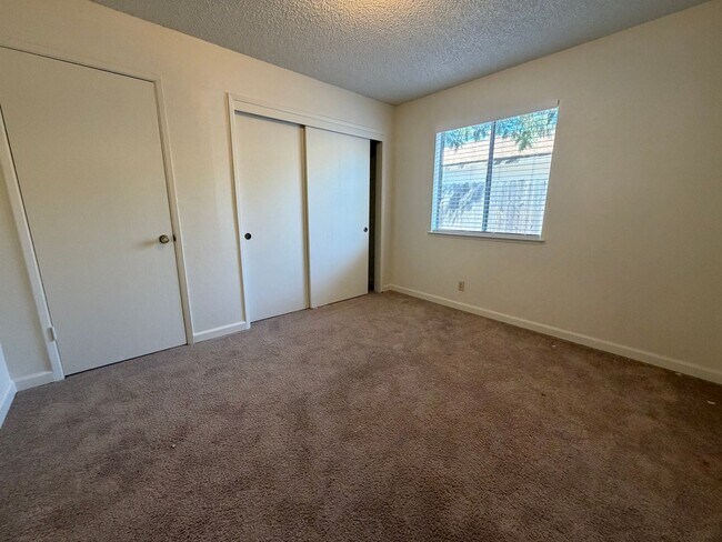 Building Photo - 2813 Pepper Oaks Dr