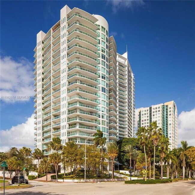 Building Photo - 2645 S Bayshore Dr