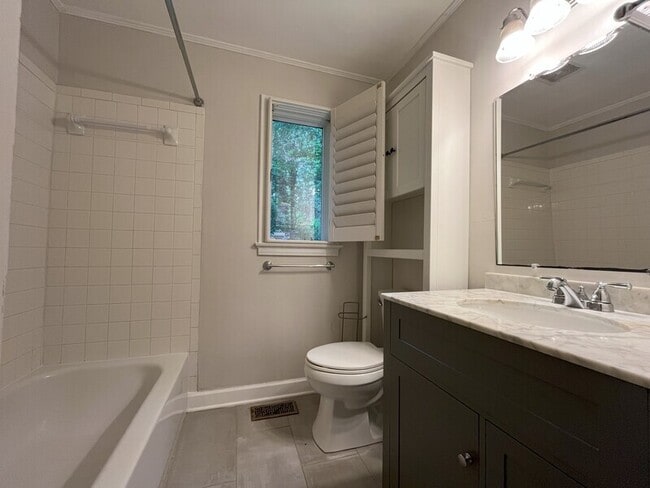 Building Photo - 1831 Jameston Dr