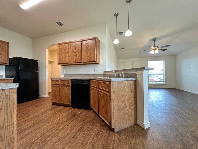 Building Photo - 901 Lasso Dr