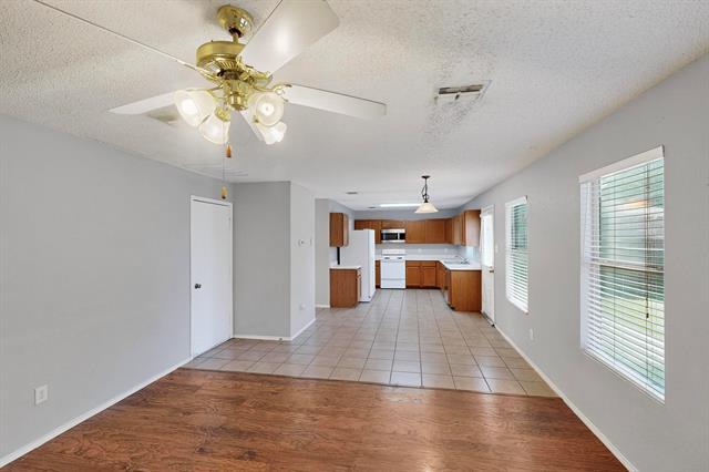 Building Photo - 2316 White Oak Dr