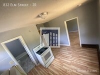 Building Photo - 832 Elm St