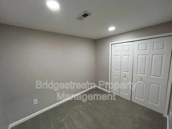 Building Photo - 1161 Elloway Pl