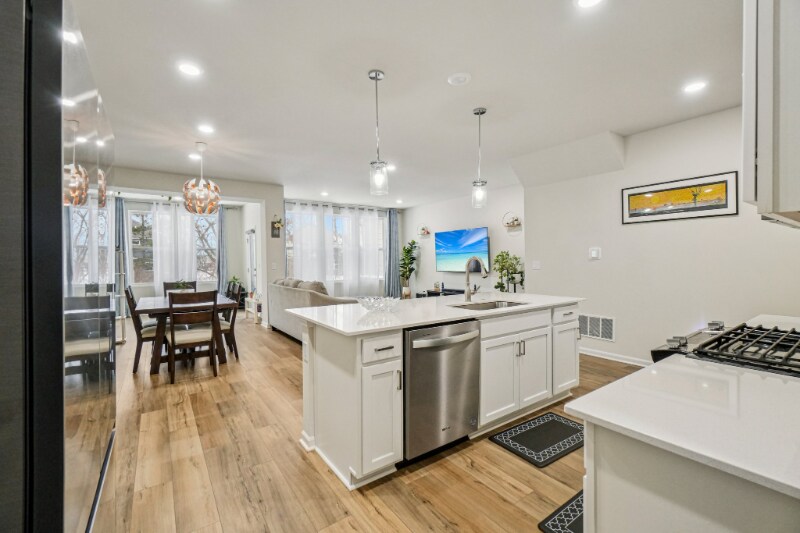 Building Photo - 525 Addison Cir