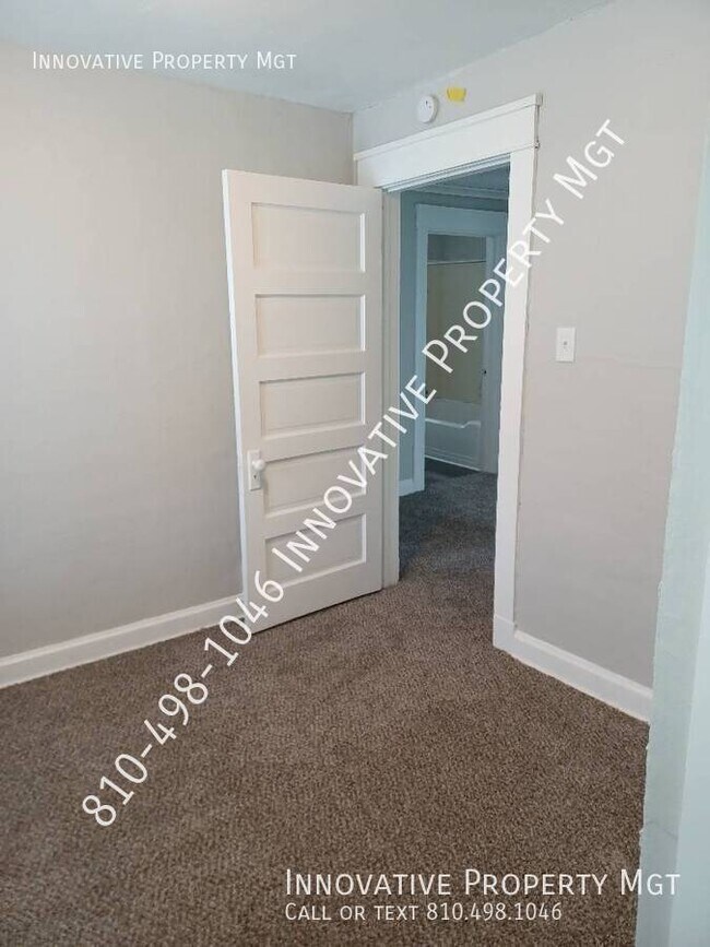 Building Photo - 842 E 9th St