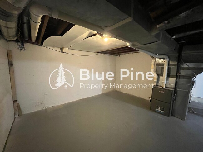 Building Photo - 542 K St