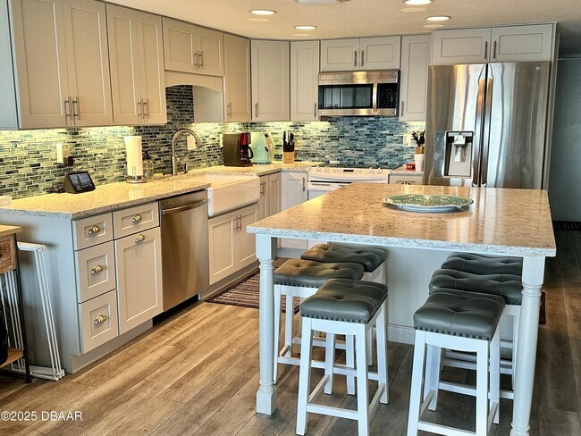 Building Photo - 4849 Saxon Dr