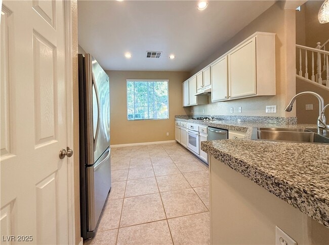 Building Photo - 7673 French Springs st'