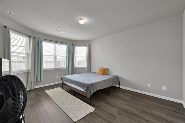 Building Photo - 2267 Raider Dr