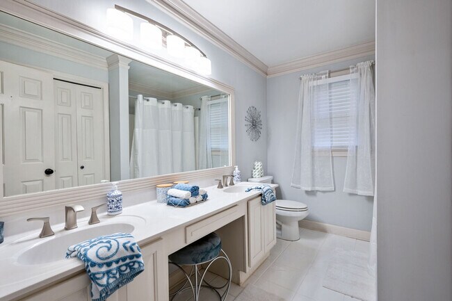 Building Photo - 29 Dean Rd SE