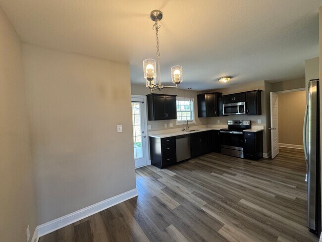 Building Photo - Gorgeous, Like New Home For Rent in Sango!