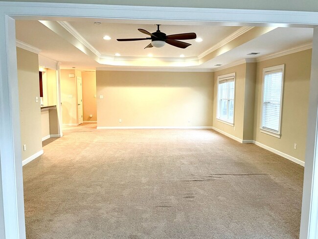 Building Photo - Beautifully Maintained Home in the Heart o...