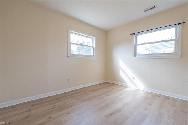 Building Photo - 3528 Chester St