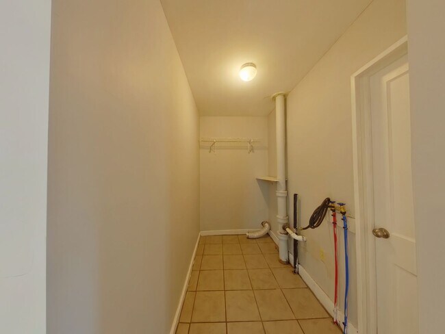 Building Photo - 3 Bedroom Home