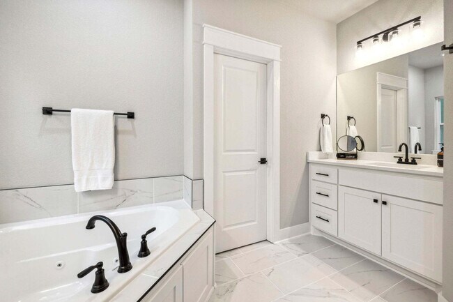 Building Photo - 10 Granshire Dr