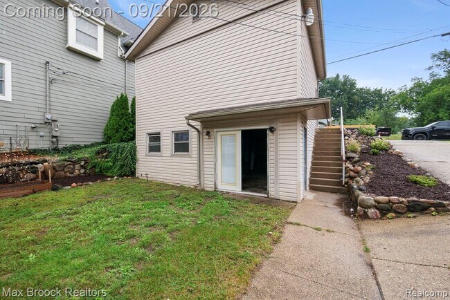 Building Photo - 4151 Bluebird Dr