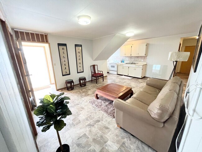 Building Photo - 2429 N School St